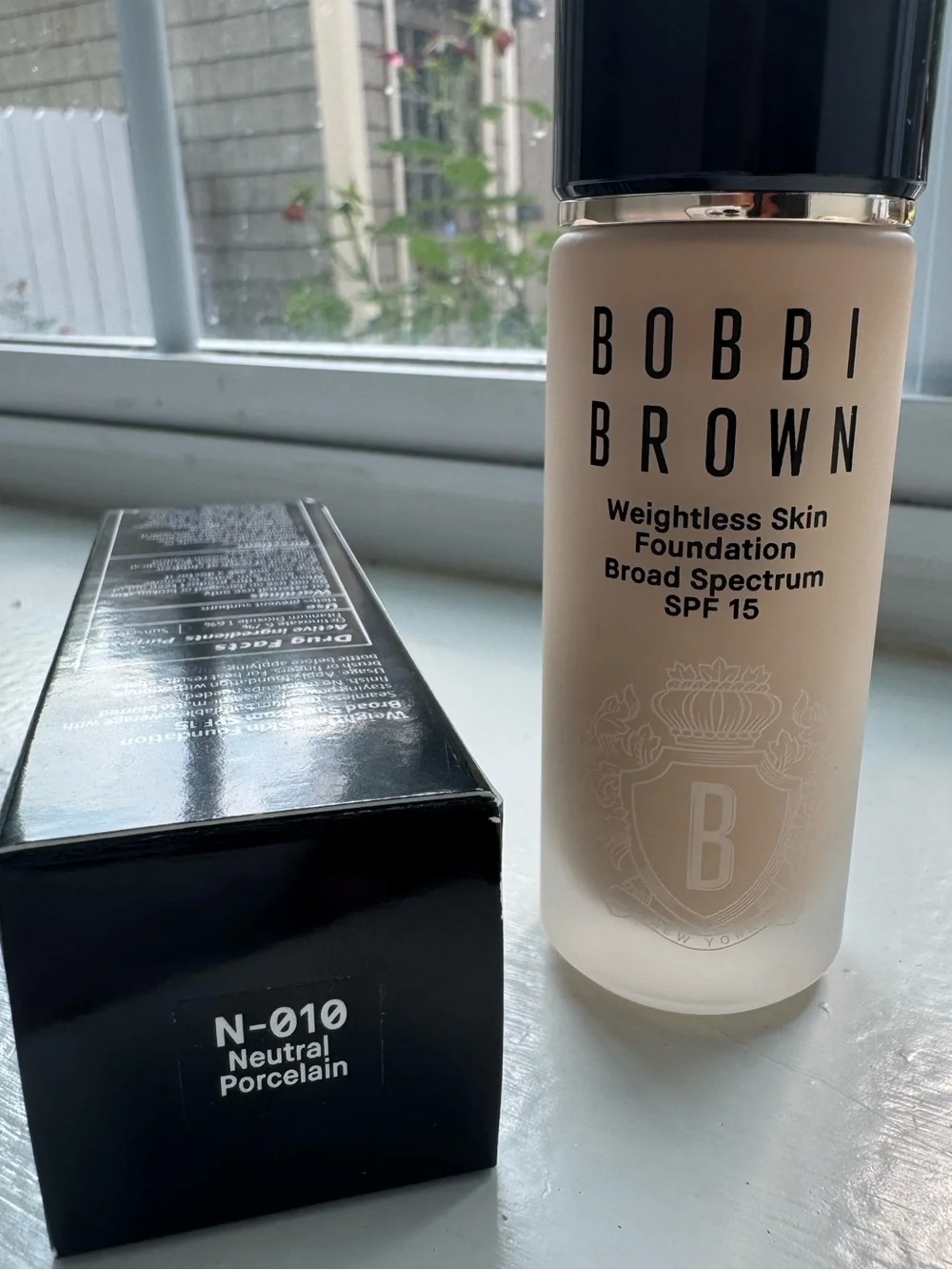 Bobbi Brown Weightless Skin Foundation SPF 15 - Neutral Porcelain